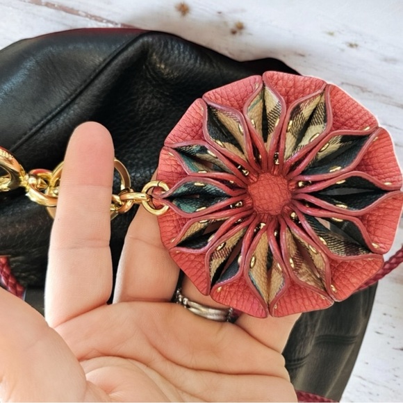 Vintage Burberry’s Black Leather Drawstring Bucket Bag & Burberry Bag Charm Set - Picture 13 of 16